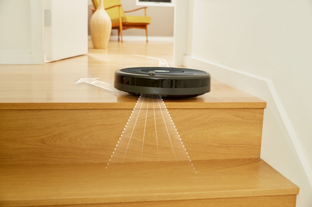 iRobot Roomba e5 silver senzory proti pádu zo schodov