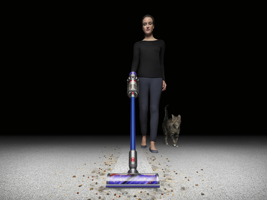 Dyson V11 Absolute 2022 – dôkladné upratovanie na hladkých podlahách aj kobercoch